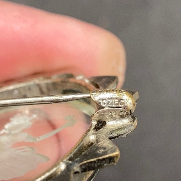 Art Deco Reverse Intaglio Glass Girl with Basket Brooch Czech - Picture 6 of 6